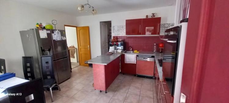MAISON AVEC 2 APPARTEMENTS -  VIDAUBAN (83)