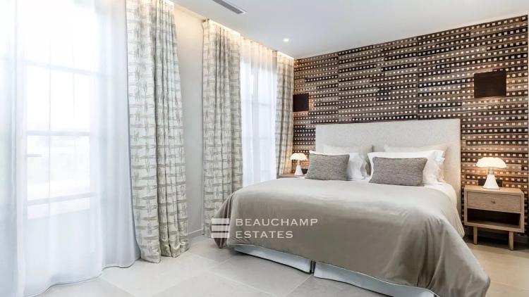 Prestigieuse villa à pieds du centre de Saint-Tropez, entourée de vignes