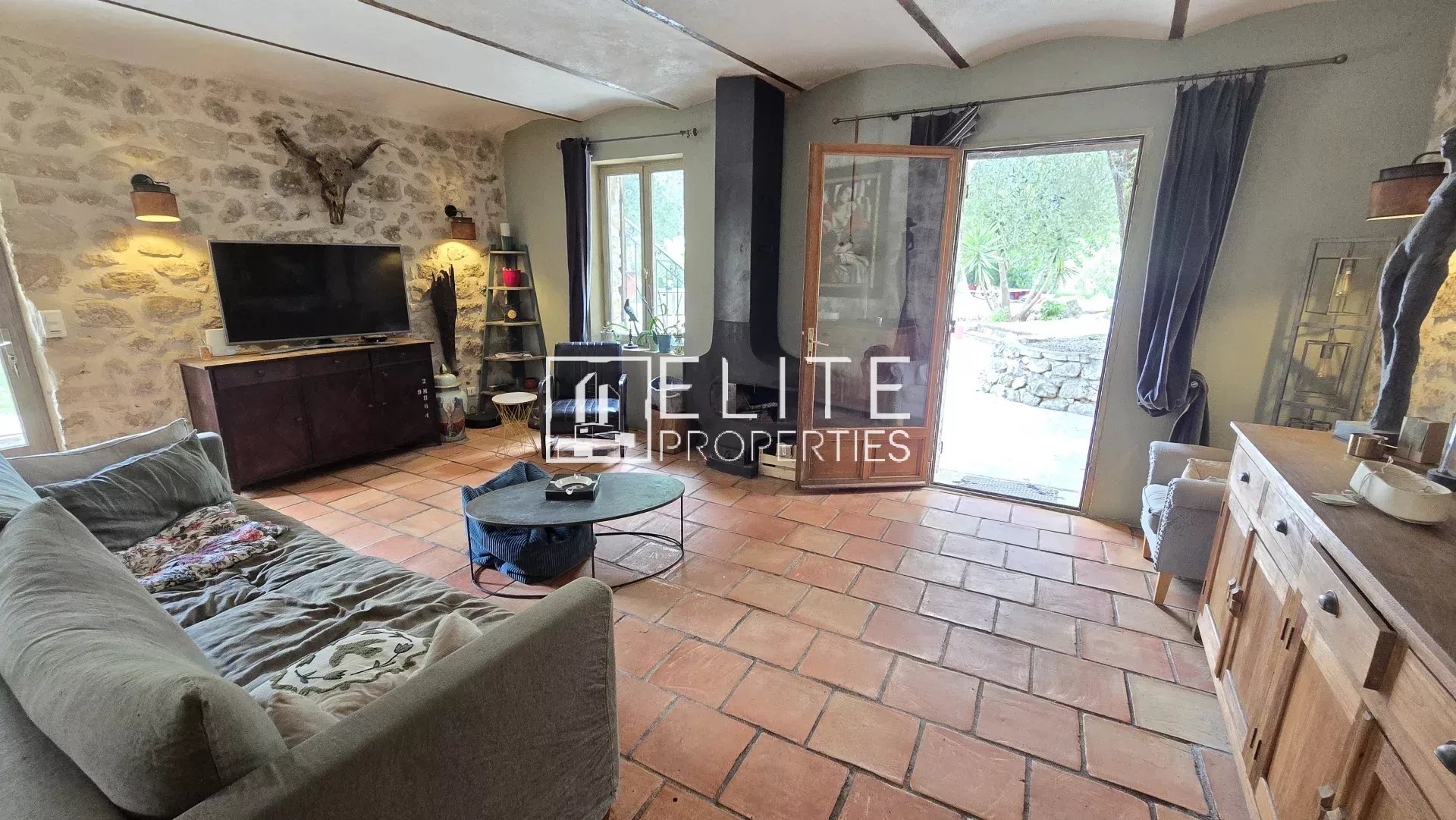 MAISON EN PIERRE 233m² & PISCINE + DÉPENDANCES - GRASSE