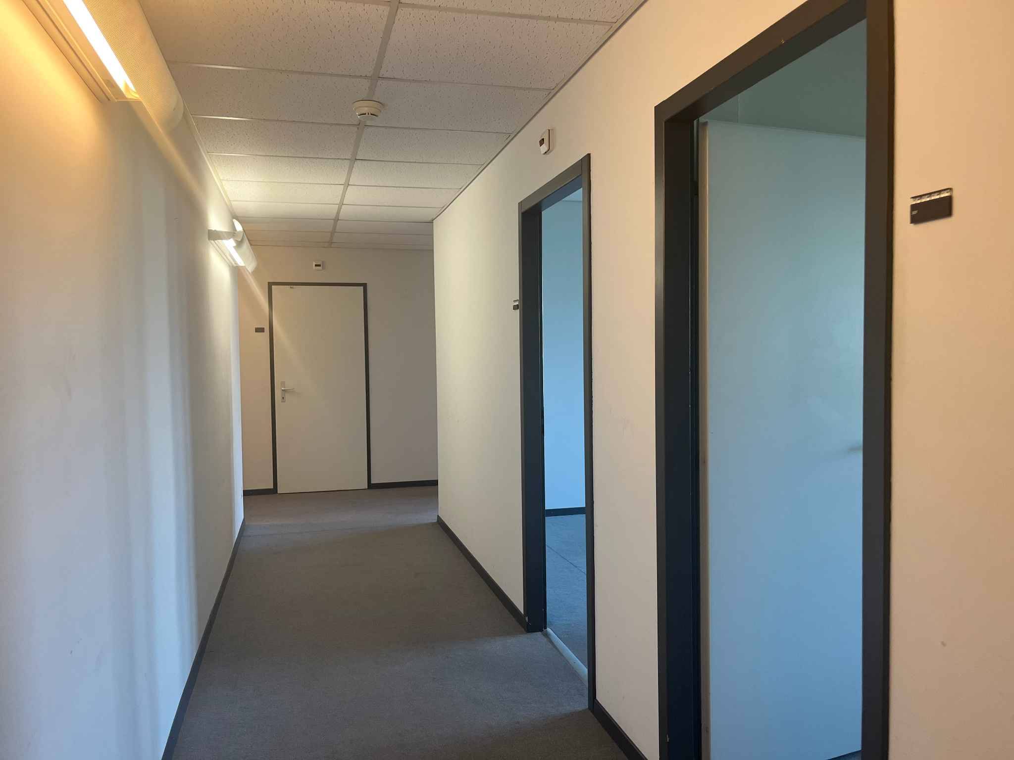 Bureaux 480m2 lumineux à proximité de l'aéroport et de la Place des Nations 