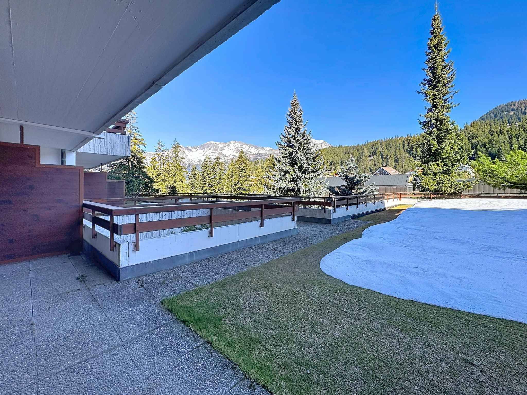 Appartement de 6.5 pièces en attique face au golf avec superbe vue + studio