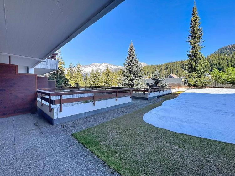 Appartement de 6.5 pièces en attique face au golf avec superbe vue + studio