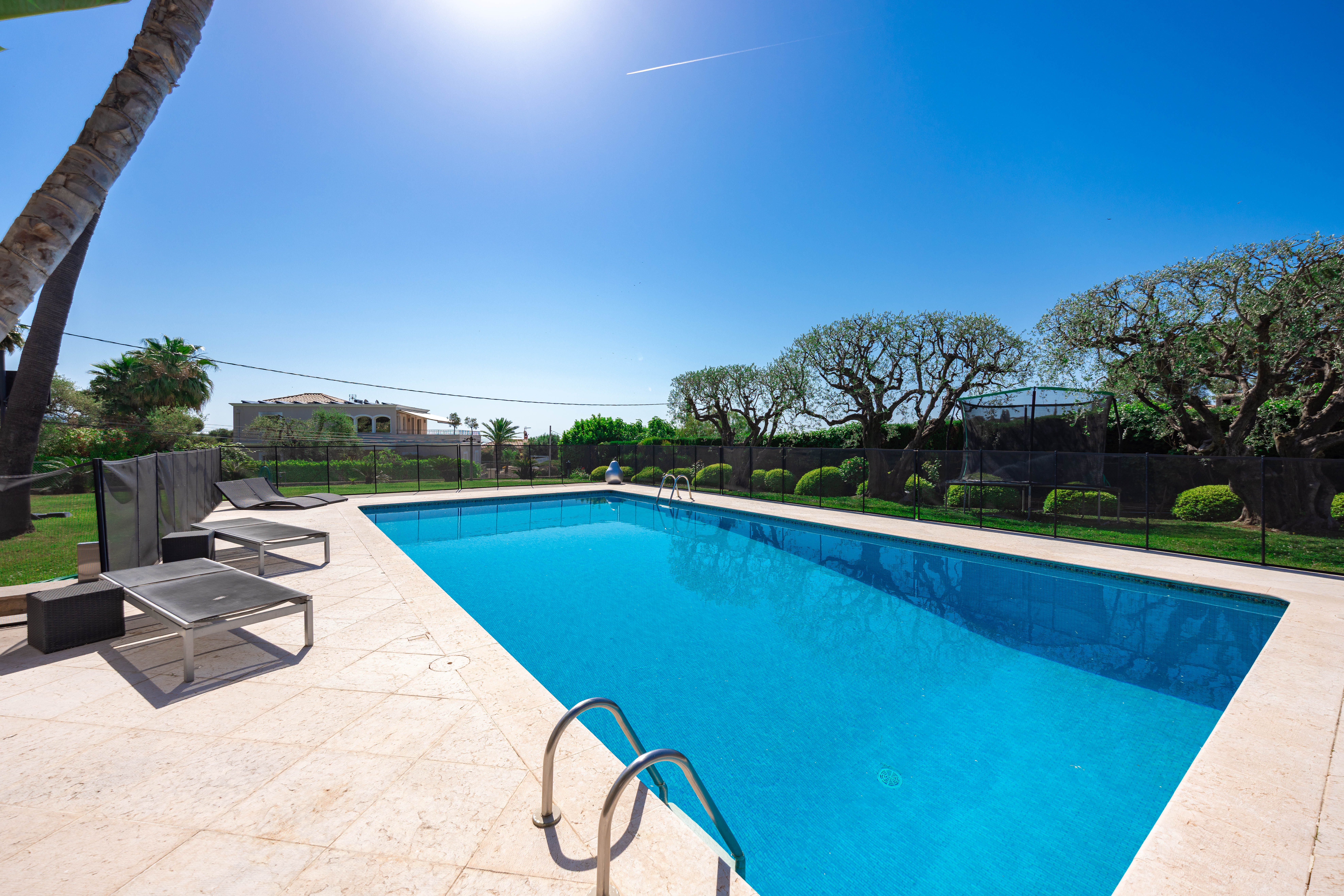 CHARMANTE MAISON PROVENÇALE AVEC PISCINE ET JARDIN