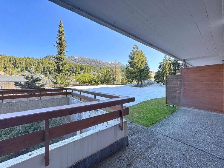 Appartement de 6.5 pièces en attique face au golf avec superbe vue + studio