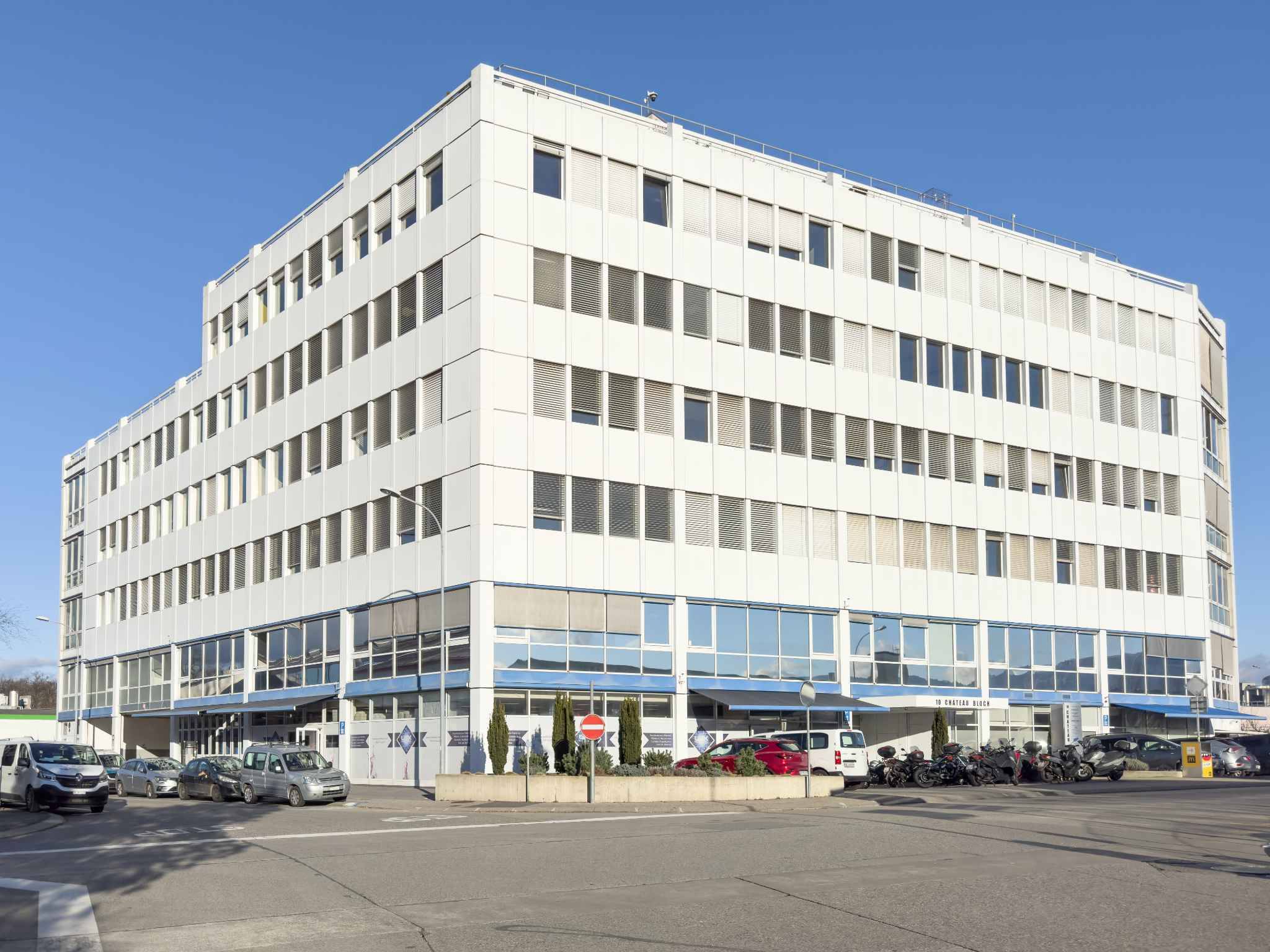 Bureau de 283 m² au 1er étage d’un bâtiment industriel au Lignon