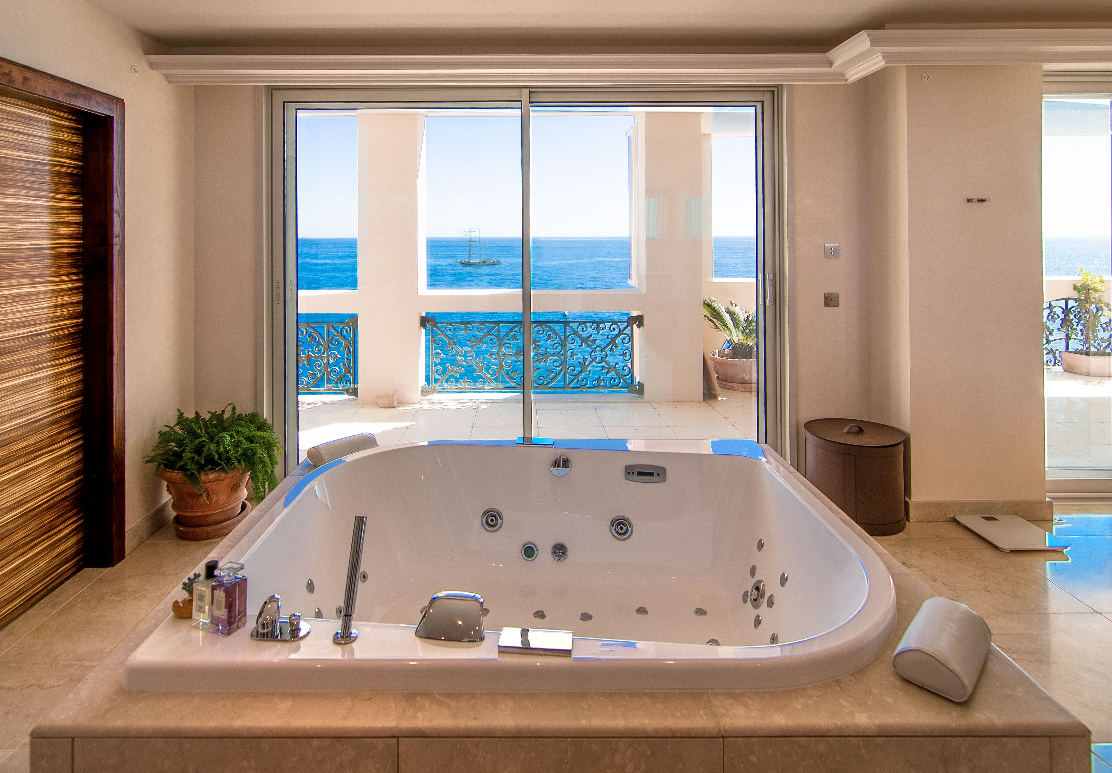 Appartement d’exception occupant un étage entier avec vue mer panoramique