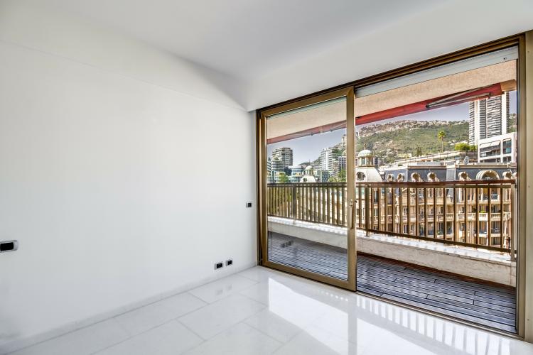 MIRABEAU : Rare appartement de 3 chambres à coucher et belle vue panoramique