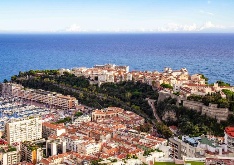 Ligures : Studio Entièrement Rénové avec Vue Mer Panoramique, Cave et Parking