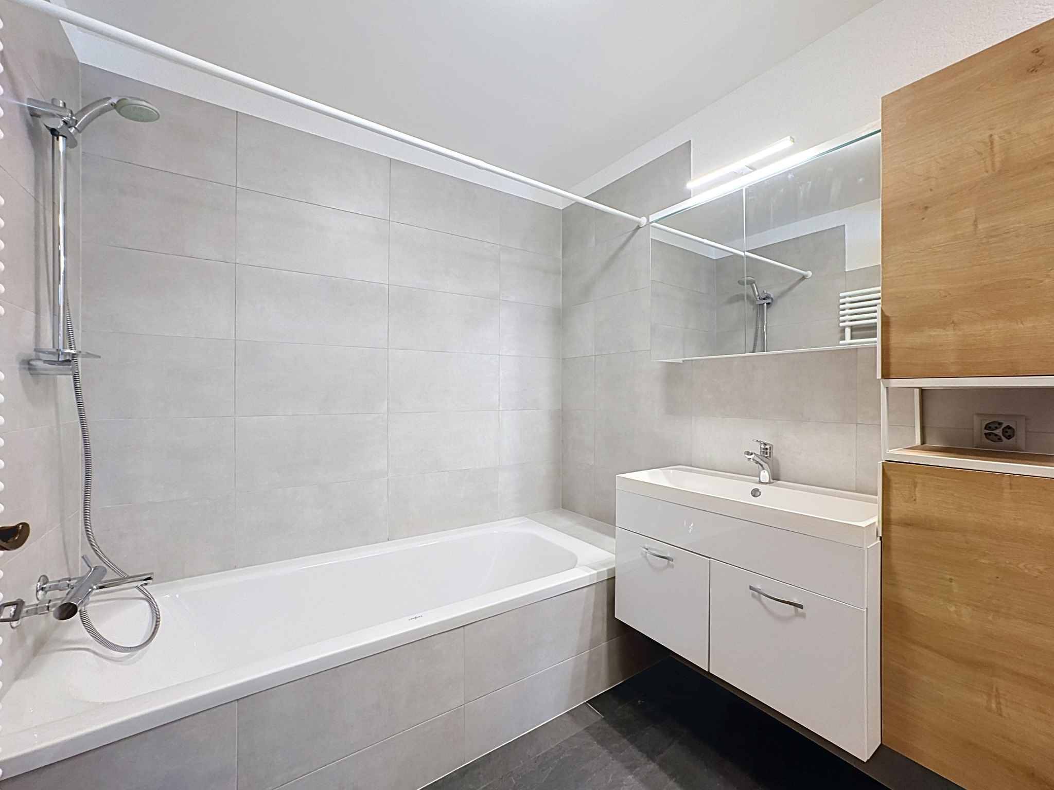 CHALET DE 15,5 PIÈCES
COMPOSÉ DE TROIS APPARTEMENTS INDÉPENDANTS