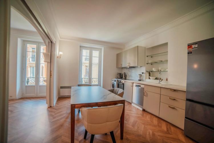 Appartement 4 Pièces à Vendre à Monaco – Immeuble Bourgeois à La Condamine.