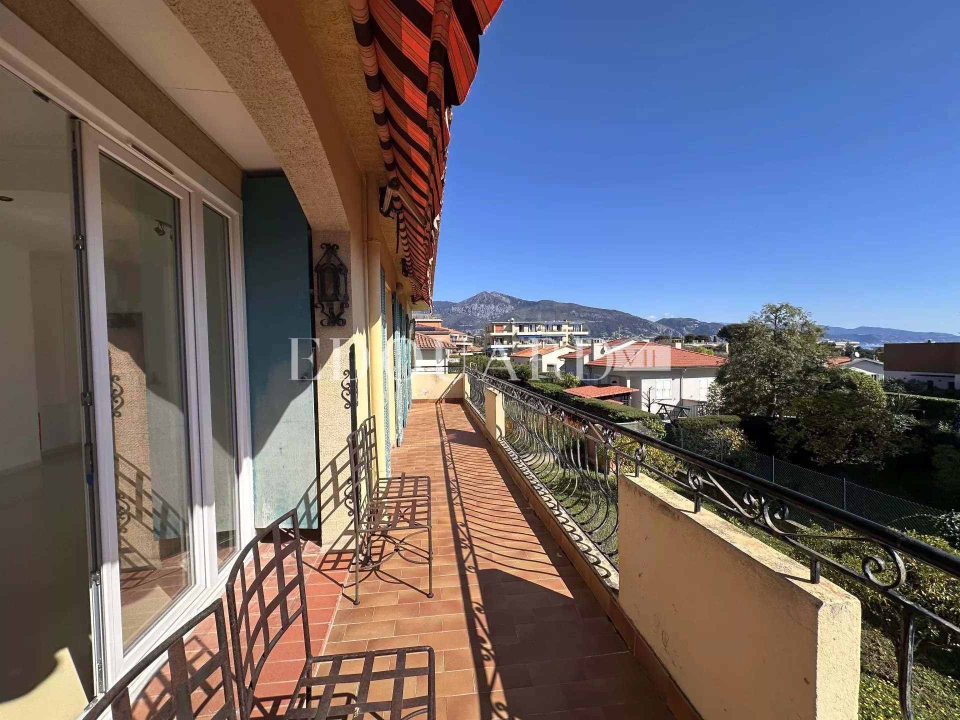 Maison à vendre sur le Plateau du Cap, avec fort potentiel et nombreuses possibilités d’aménagement