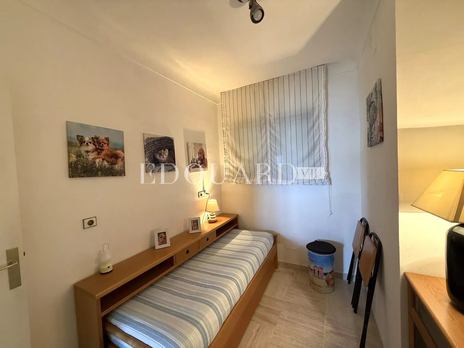 En exclusivité trois pièces face aux plages avec terrasse, splendide vue mer panoramique et garage