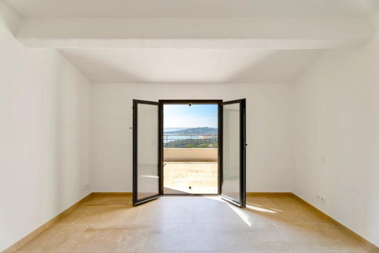Villa vue mer panoramique à vendre à Sainte-Maxime