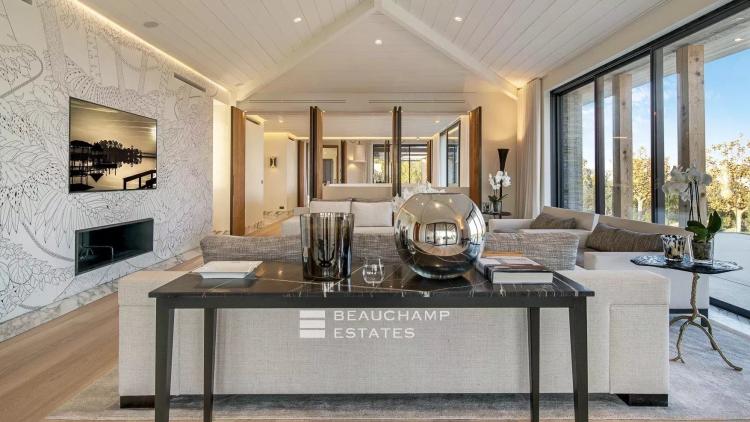 Villa d'exception avec vue panoramique sur la baie de Saint-Tropez