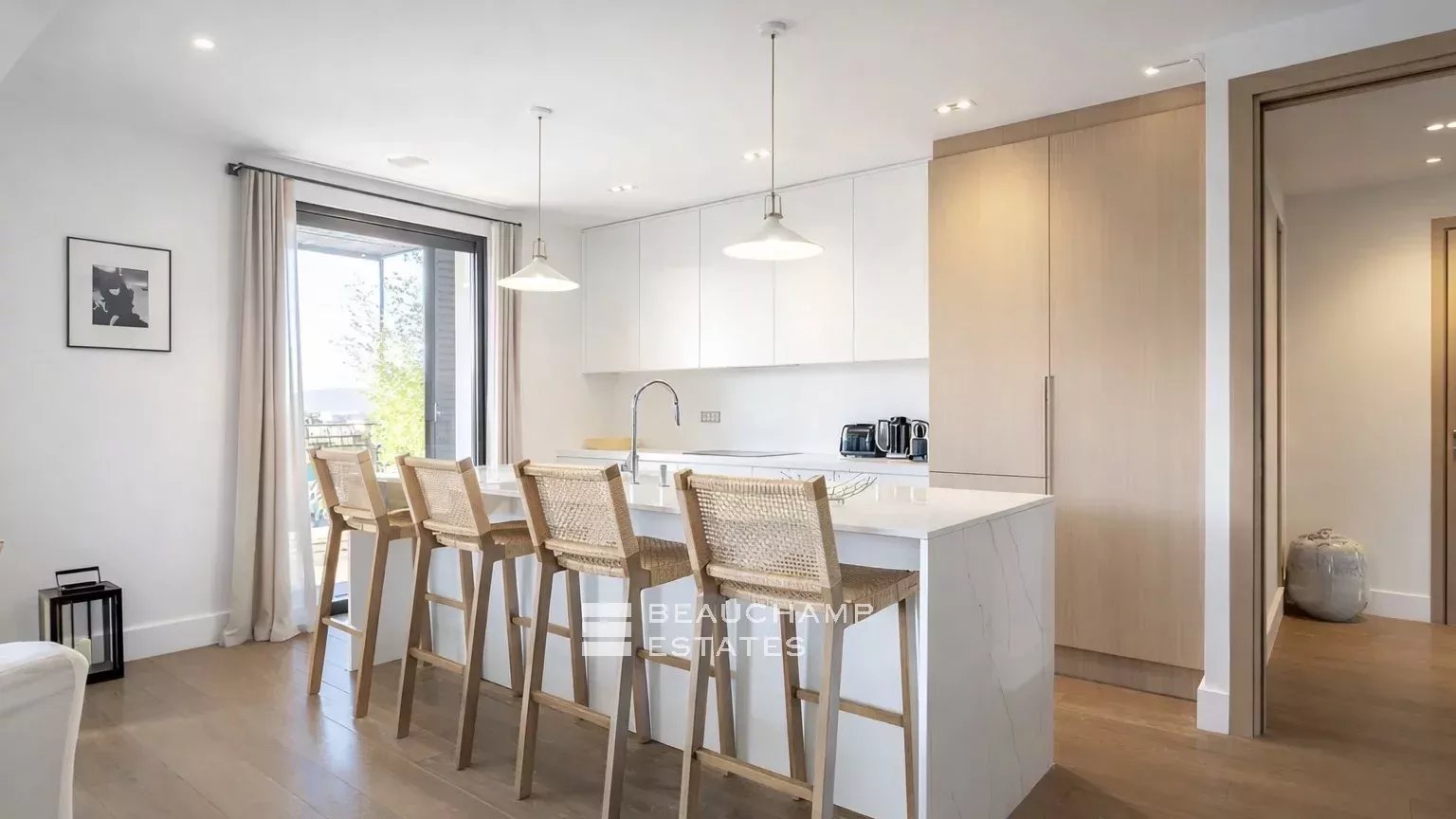 Villa contemporaine de prestige au coeur de Saint-Tropez, avec vue sur le village