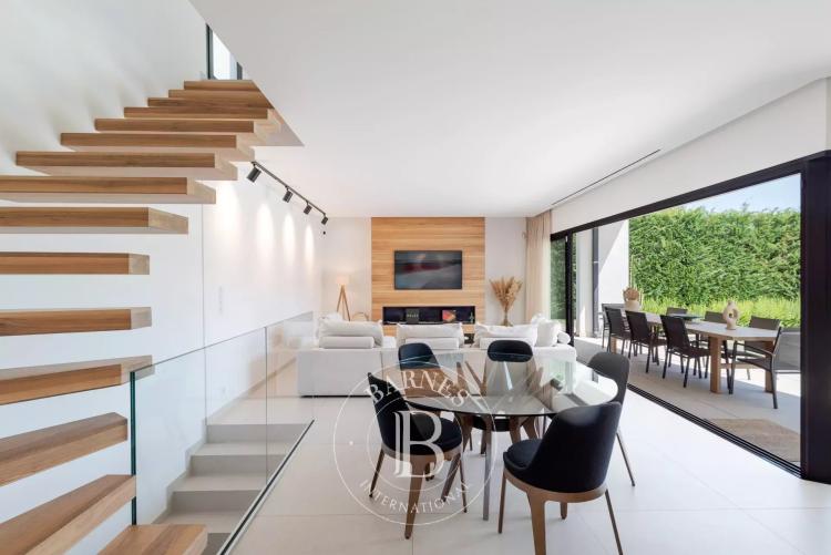 Saint-Paul-de-Vence - villa contemporaine avec piscine à deux pas du village