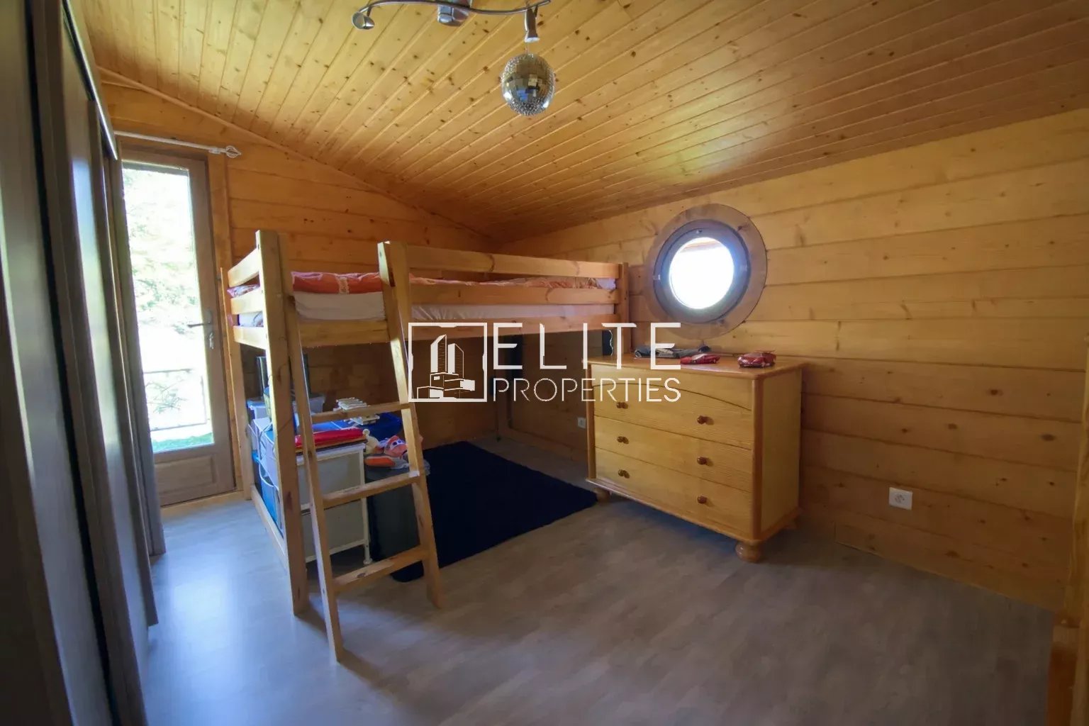 ANDON (06) – Maison en bois 211 m² avec dépendance – Calme absolu