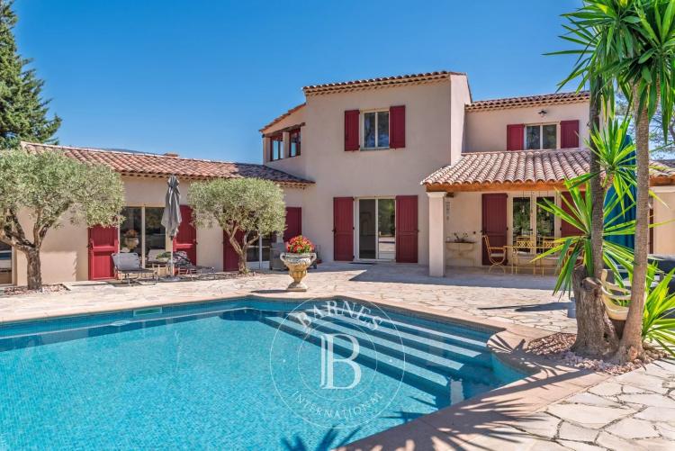 Peymeinade - Villa rénovée au calme absolu avec piscine