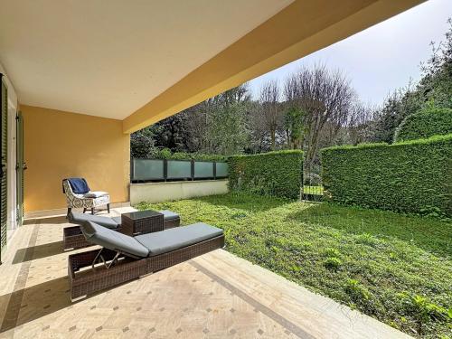 CANNES OXFORD 2P REZ DE JARDIN