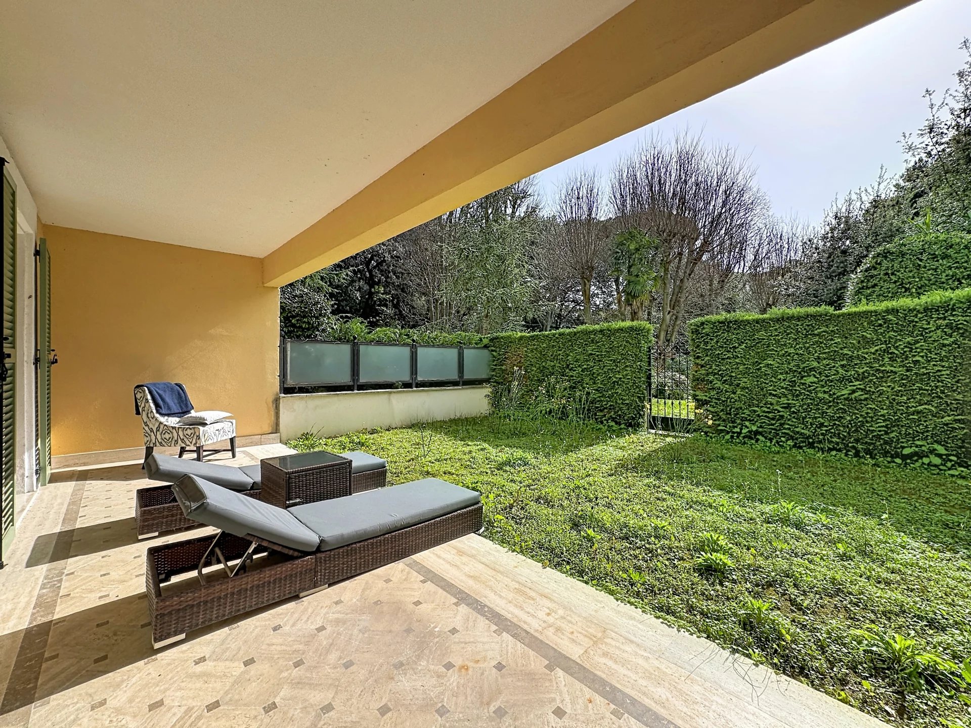 CANNES OXFORD 2P REZ DE JARDIN