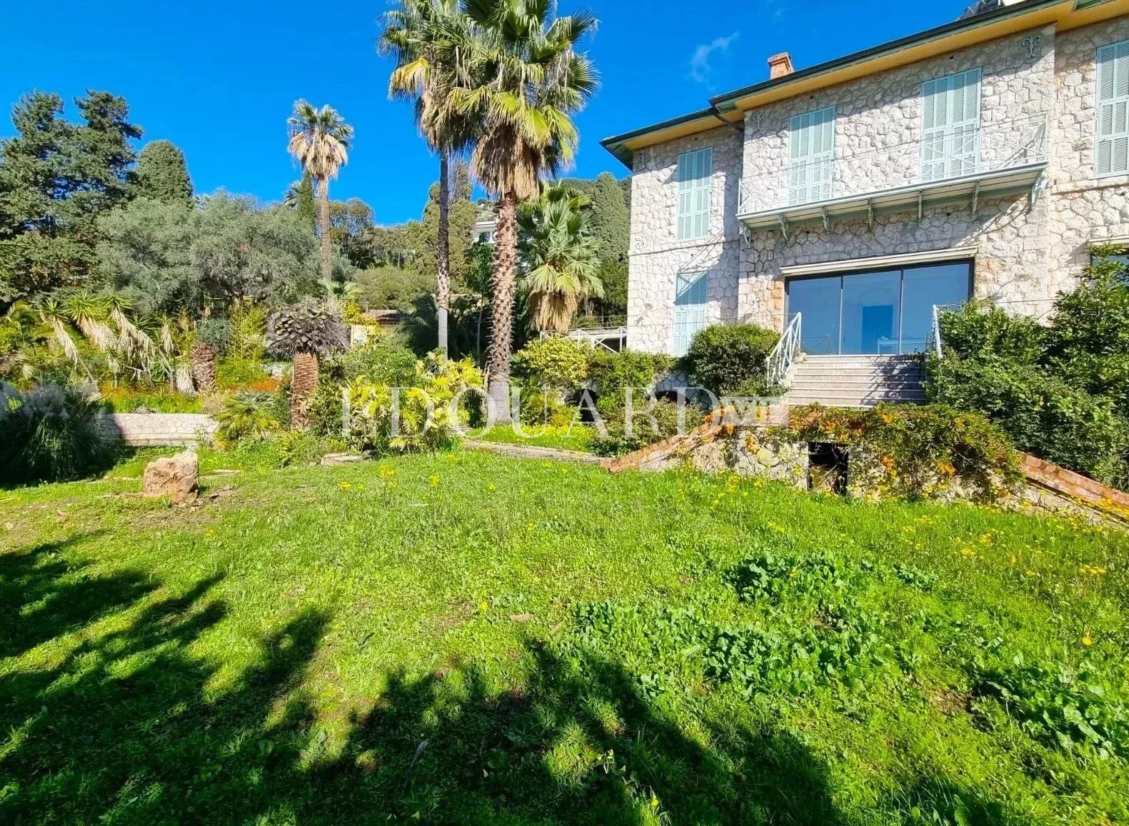 Magnifique propriété avec splendide vue mer panoramique, grande piscine, vaste pool house et immense jardin arboré