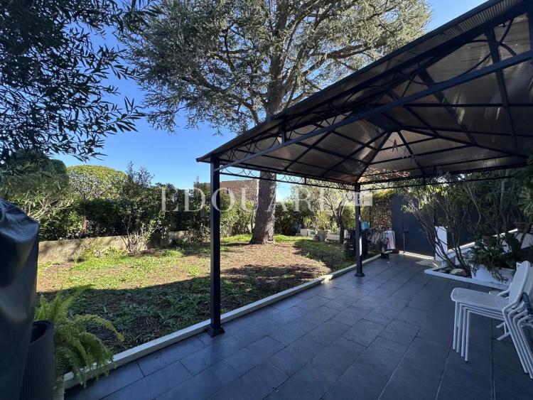 Superbe trois pièces avec vaste jardin et grande cave, dans le renommé quartier du Plateau du Cap