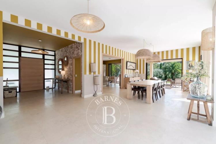 Valbonne - Luxueuse propriété familiale avec maison d'amis - A pied du village - 8 chambres