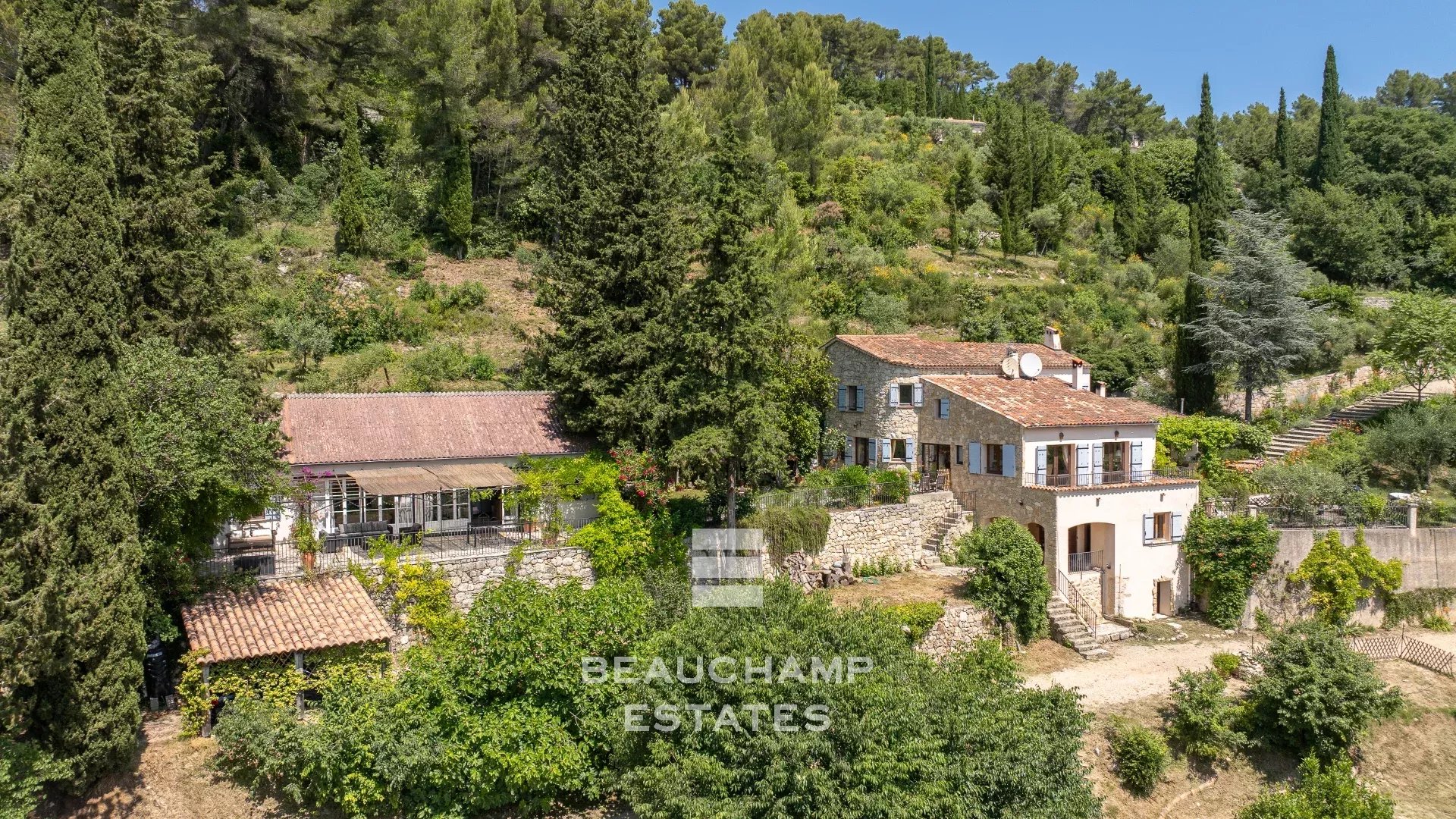 EXCLUSIVITÉ - Domaine privé 9 chambres avec accès rivière - Fayence