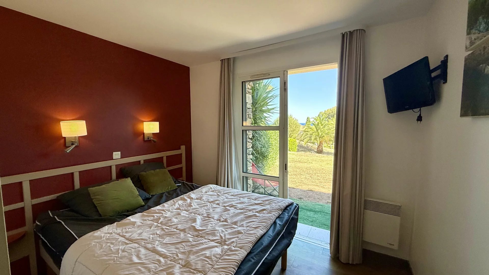 AGAY CAP ESTEREL VILLAGE T3 TYPE LARGE JARDIN SUD EST VUE MER