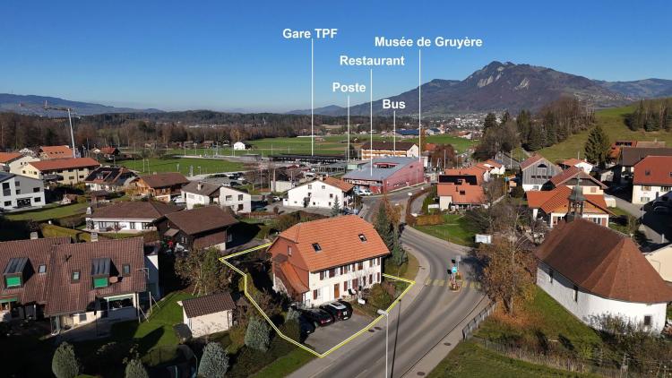 MAISON AVEC 2 LOGEMENTS DISTINCTS, GARAGE ET PLACES DE PARC