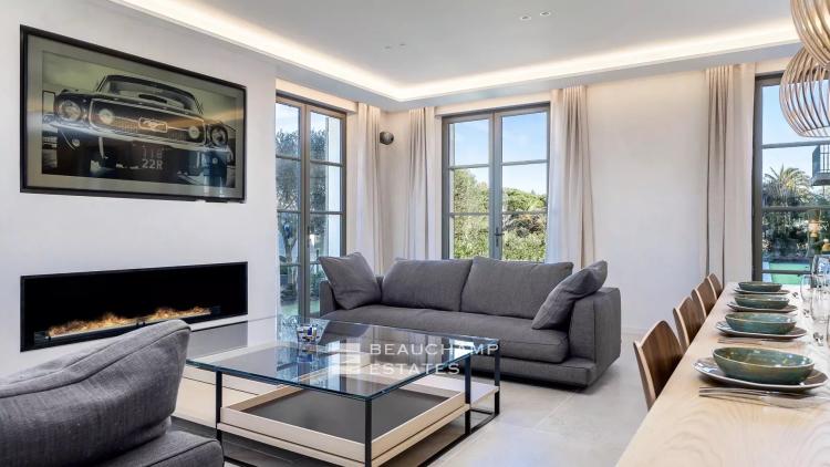 Prestigieuse villa à pieds du centre de Saint-Tropez, entourée de vignes
