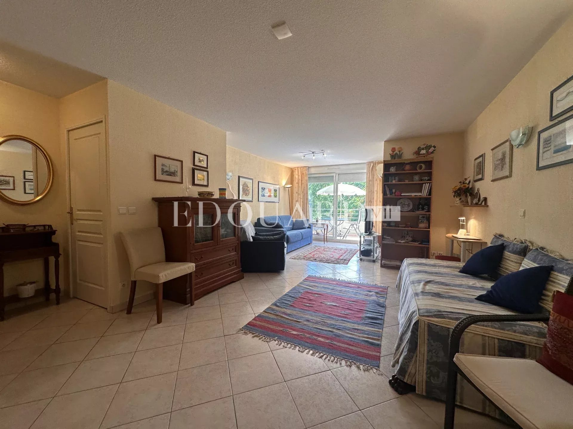 Grand deux pièces en excellent état avec belle terrasse et possibilité garage, exclusivité