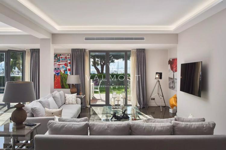Magnifique villa en front de mer à Cannes