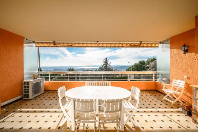 NICE – LA LANTERNE — APPARTEMENT TRAVERSANT AVEC VUES MER & GRANDE TERRASSE