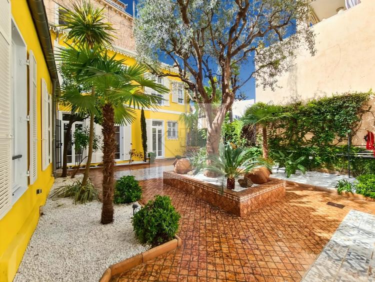 Superbe maison de ville au cœur de Cannes. Rue d'Antibes