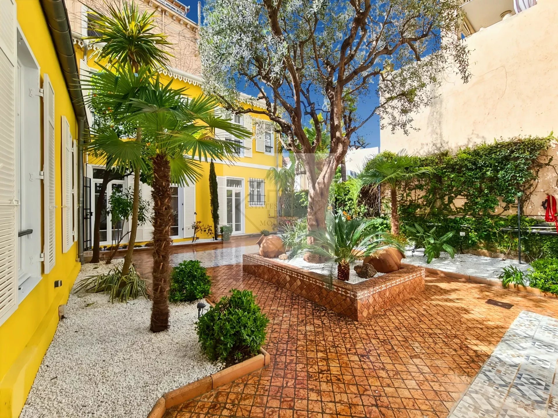 Superbe maison de ville au cœur de Cannes. Rue d'Antibes