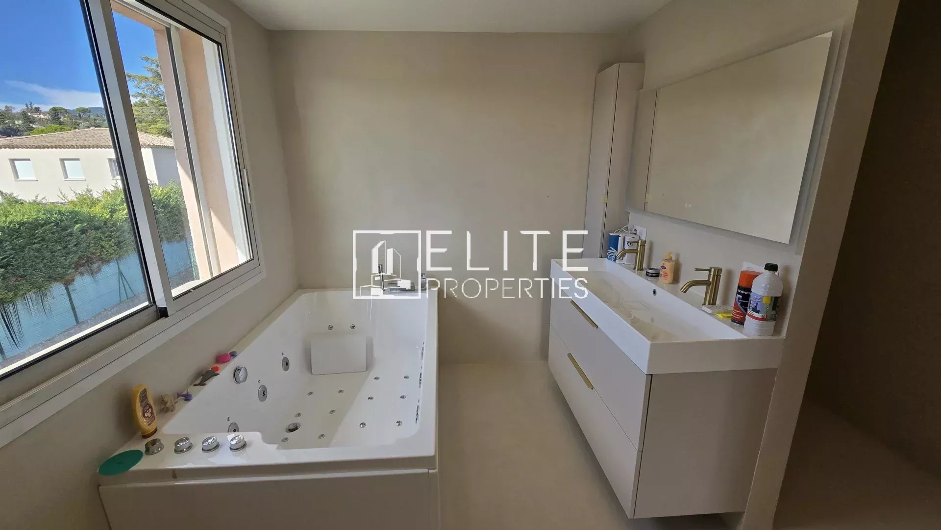 MAISON 7 PIÈCES DE 255 m² – GRASSE