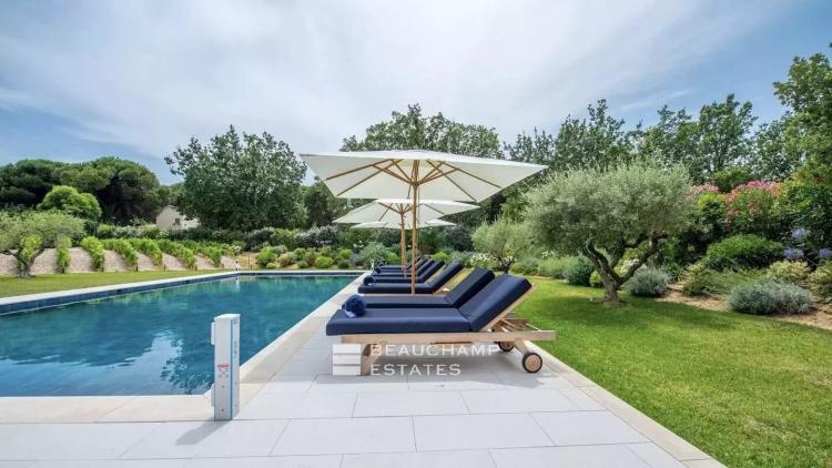 Villa neuve à pieds de la plage des Canoubiers