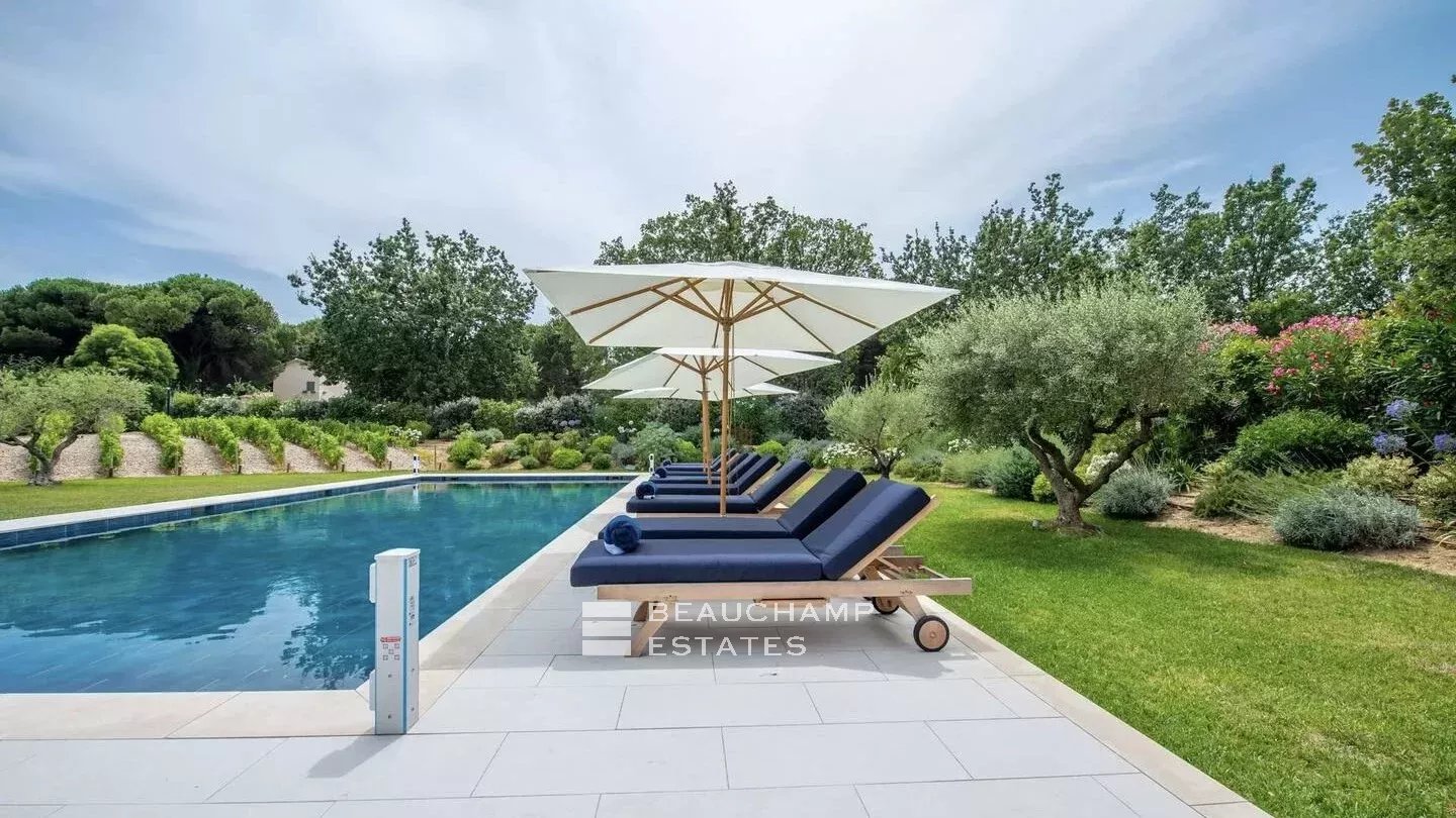 Villa neuve à pieds de la plage des Canoubiers
