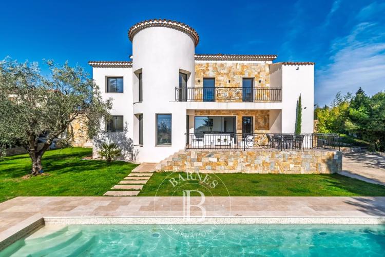 5 mn du village de Valbonne - Villa rénovée 5 chambres - Au calme absolu