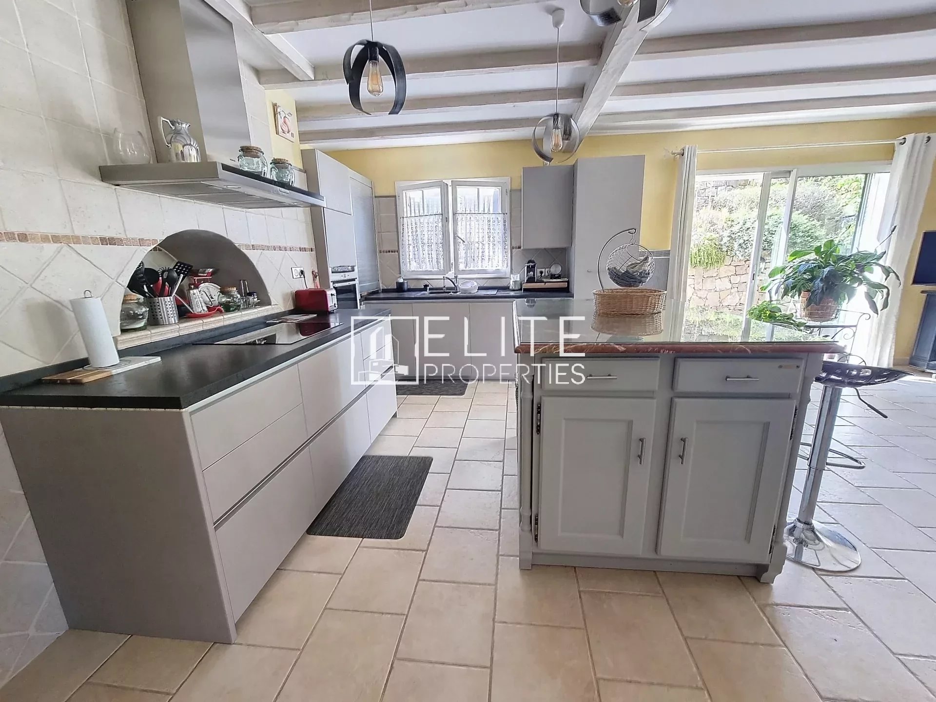 VILLA DE 203m² SUR 3212m² DE TERRAIN LES ADRETS