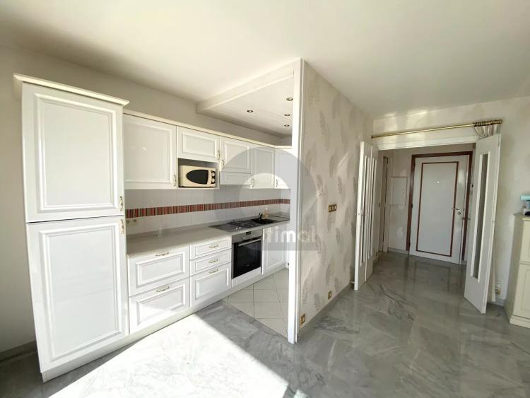 FRONT DE MER 2P 43M2 AVEC TERRASSE 12M2 CAVE
