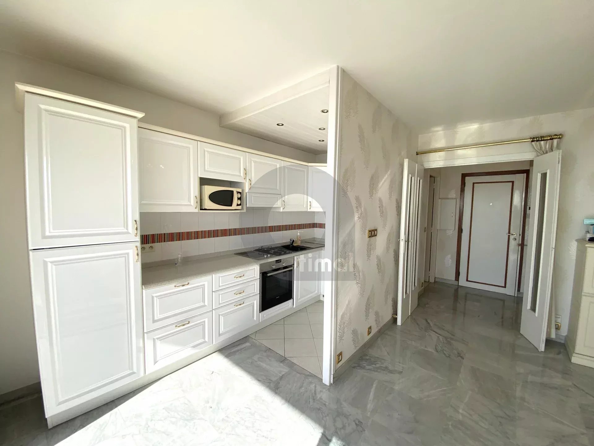 FRONT DE MER 2P 43M2 AVEC TERRASSE 12M2 CAVE