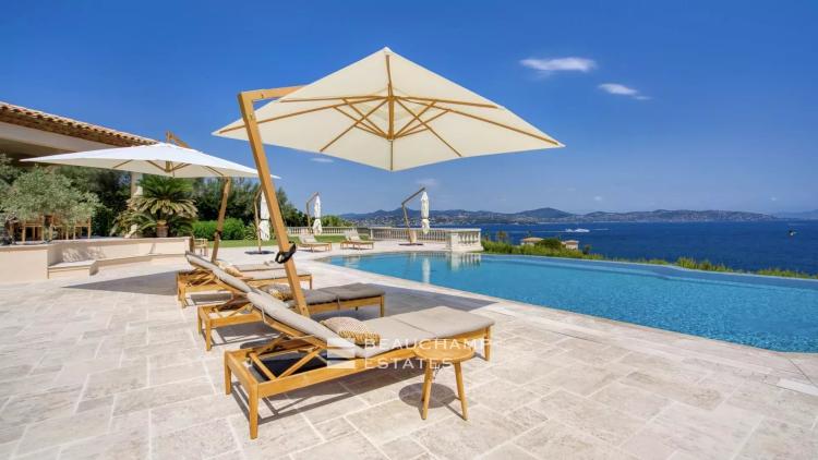 Villa provençale ultra-luxueuse située dans le prestigieux domaine des Parcs de Saint-Tropez
