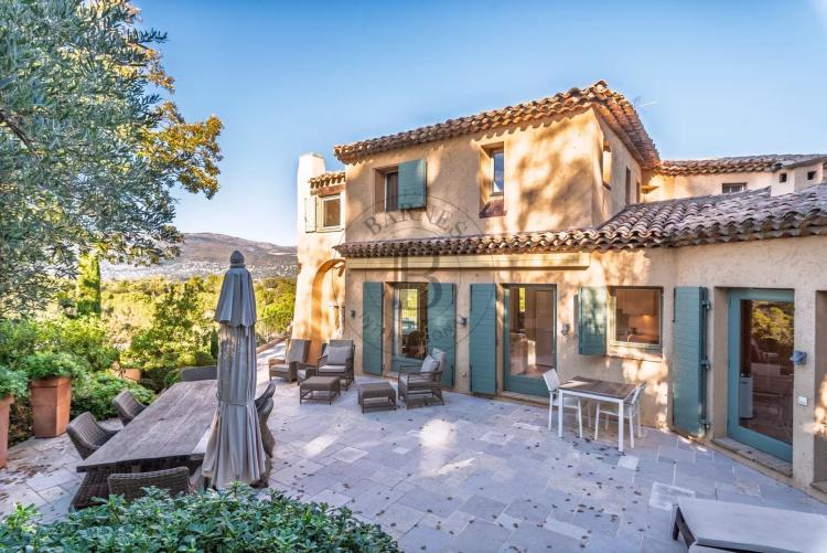 PROCHE MOUGINS – DOMAINE DE CASTELLARAS – VILLA COUELLE