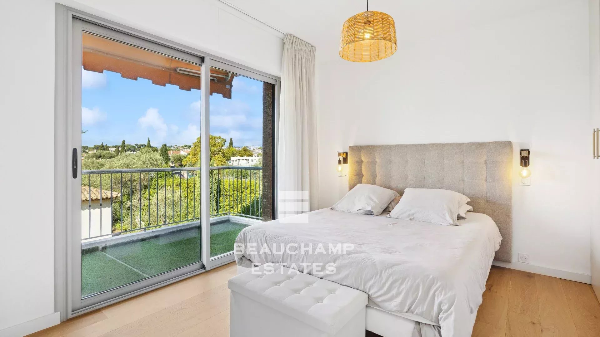 Appartement 3 pièces entièrement rénové avec vue mer - Le Cannet