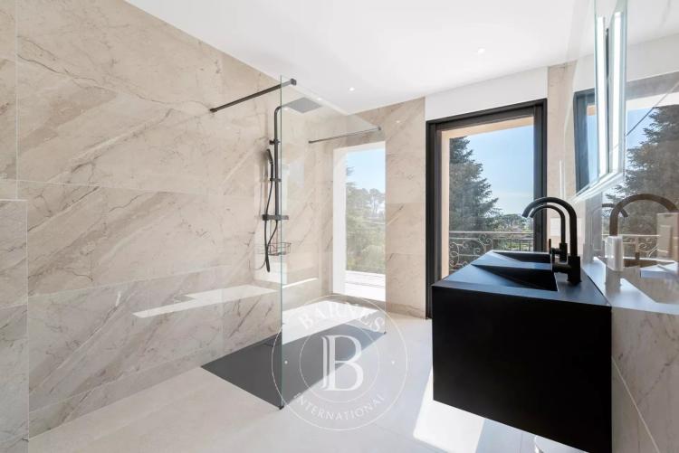 5 mn du village de Valbonne - Villa rénovée 5 chambres - Au calme absolu