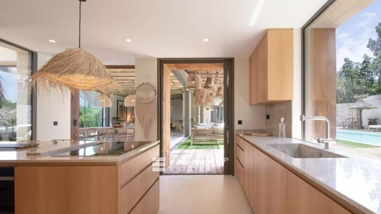 Villa luxueuse esprit balinaise située à Ramatuelle à quelques minutes des plages de Pampelonne