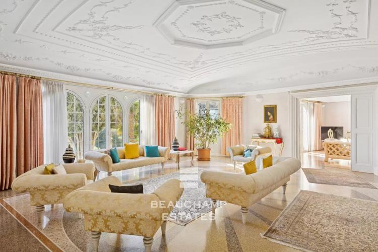 Villa palladienne avec vaste terrain - Menton