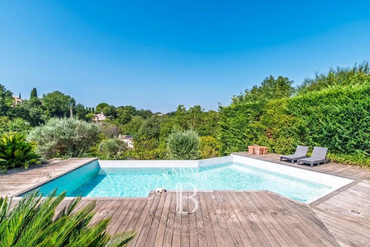 3 mn de Valbonne Village - Villa familiale au calme avec vue dégagée collines
